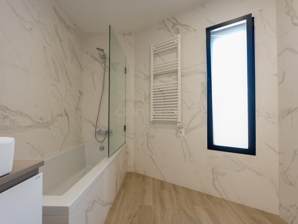 Apartamento T3+1 duplex, com terraço e estacionamento, no centro da cidade de Torres Vedras - Image 32