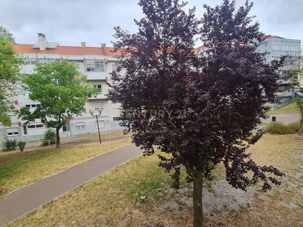Apartamento T3 com 82m² na Amadora – Excelente Estado e Localização Privilegiada - Image 15
