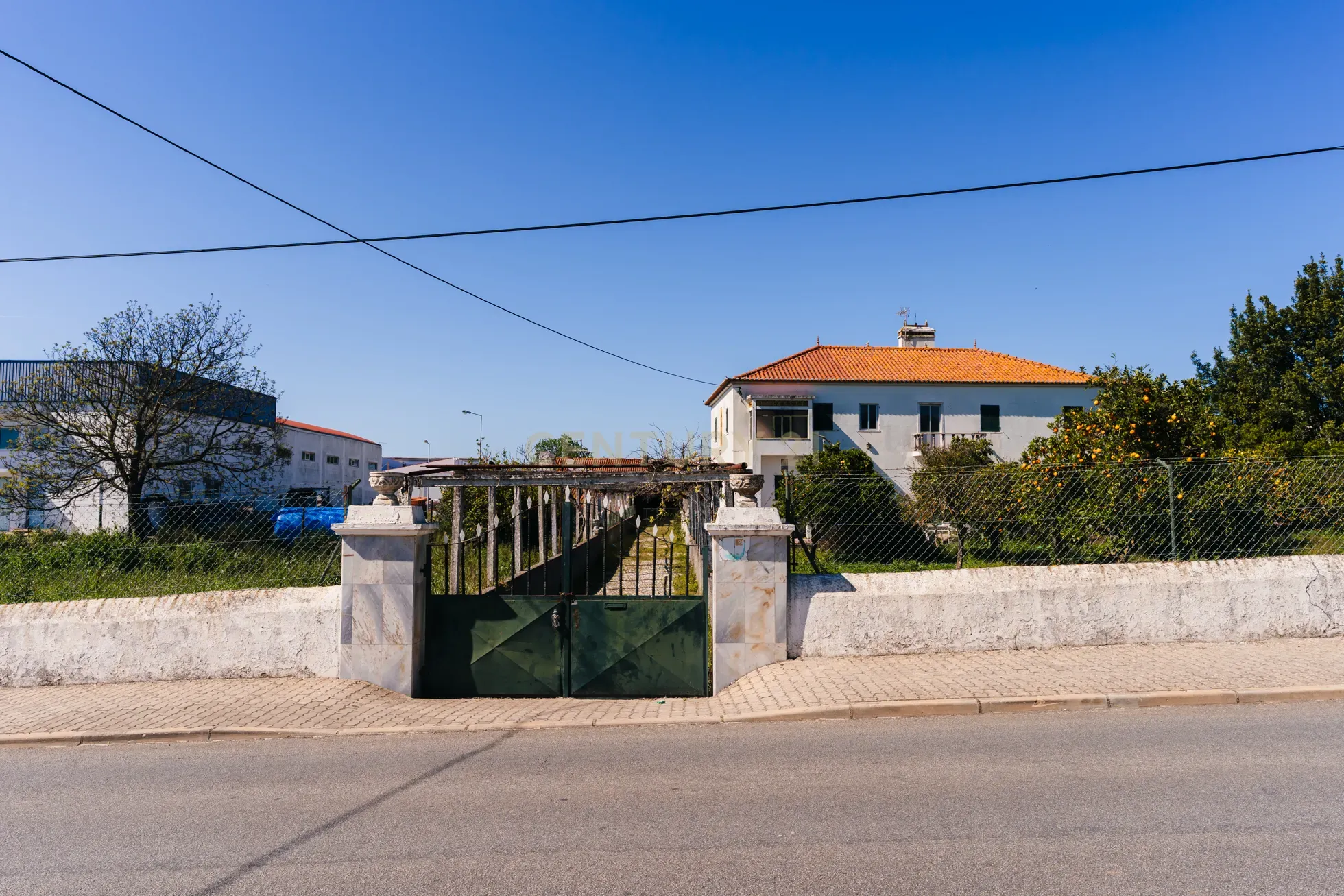 Propriedade com 11 divisões para recuperação em Estremoz com uma área total de 6185 m2 - Image 3