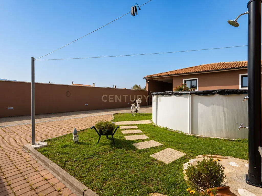 Moradia T3 terréa em bom estado com piscina,jardim,anexo,arrumação,quintal e vistas boas num local sossegado a 5 min de Lousã - Image 40