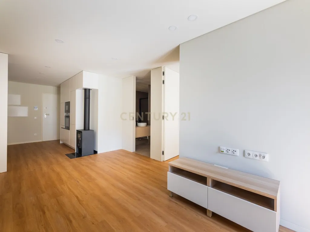 T1 Novo com Varanda e Churrasqueira | Real, Braga - Image 8