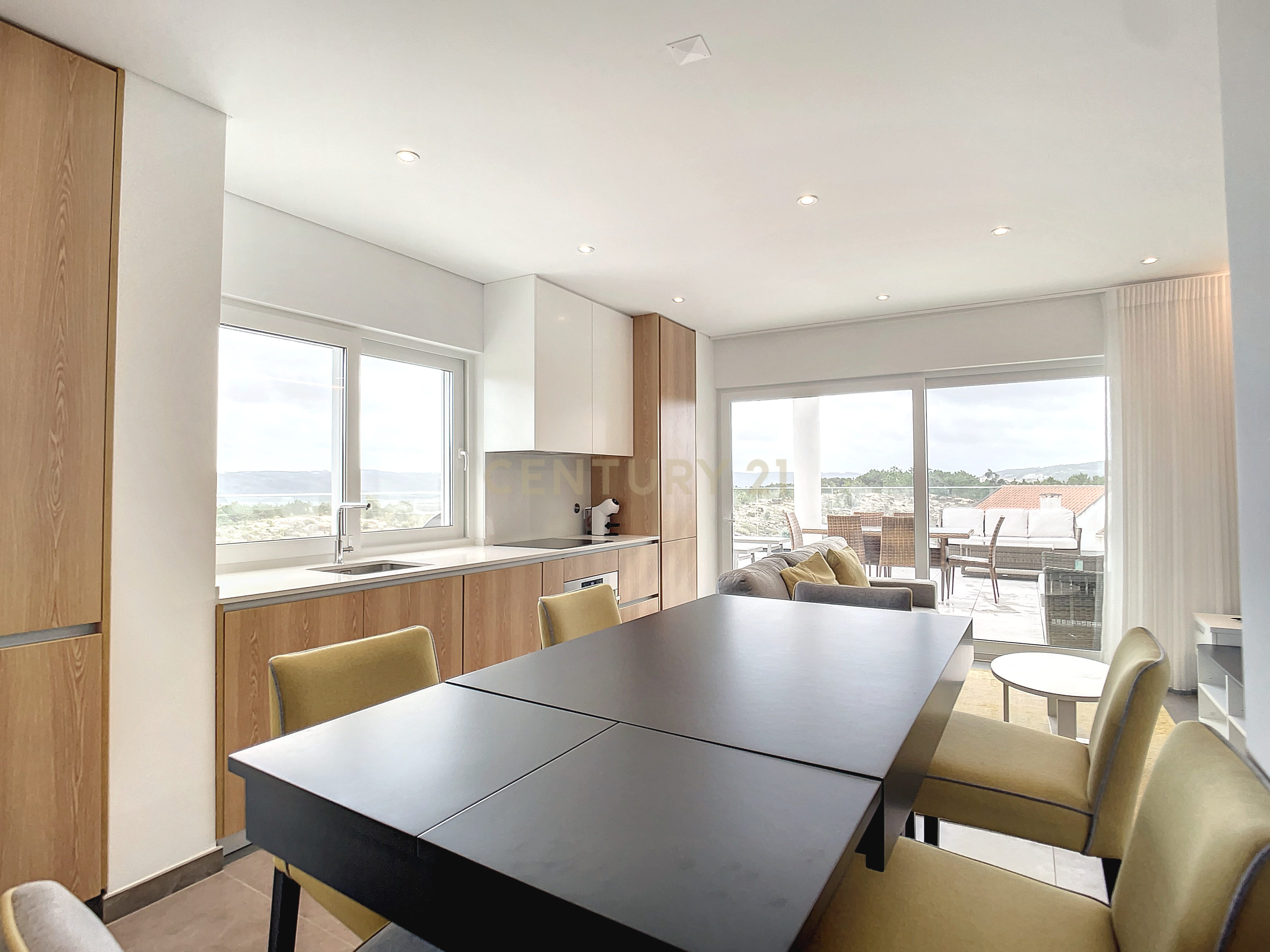 Duplex inserido no condomínio de luxo em Nazaré - Image 29