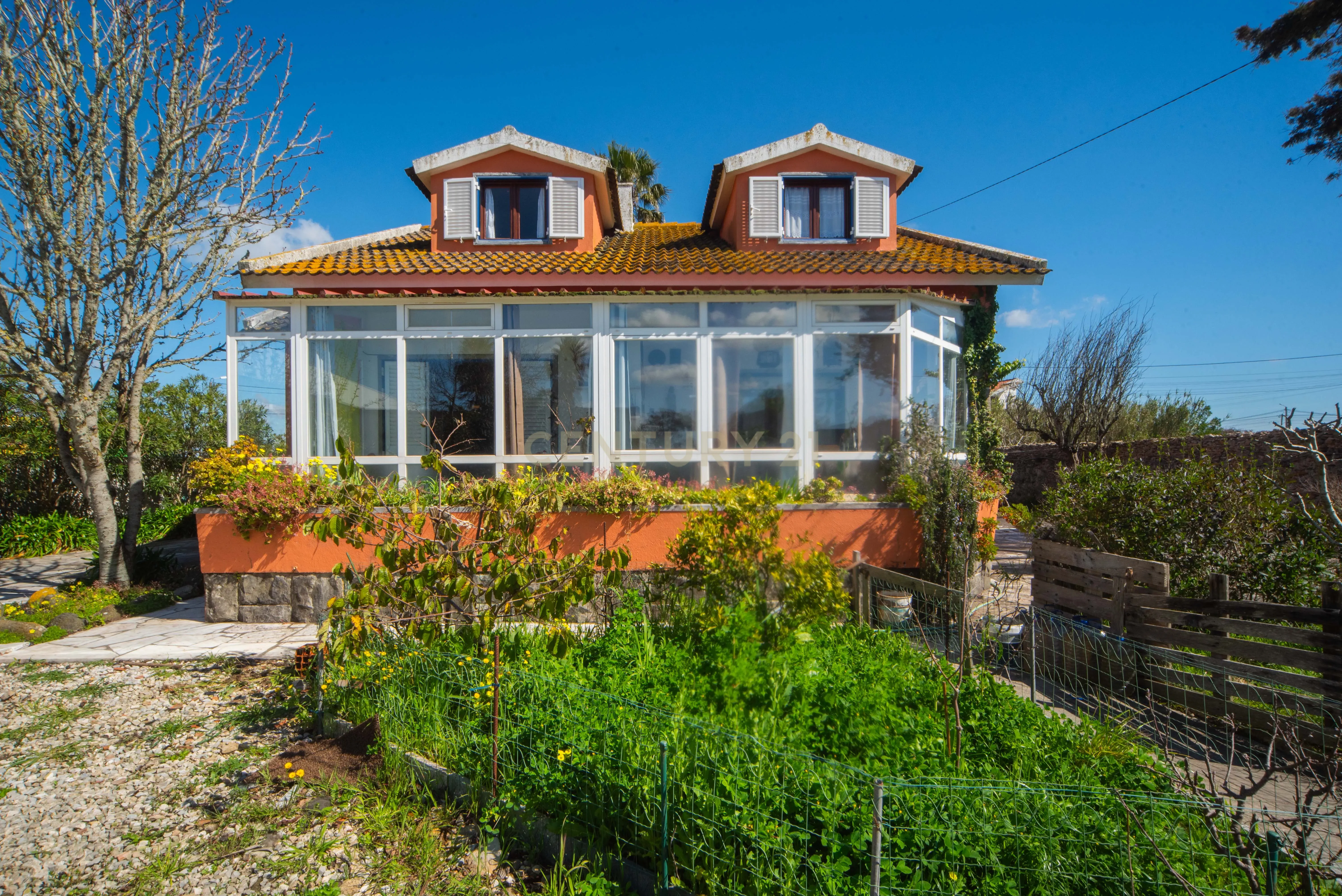 Fotografia 5 de Moradia Tradicional T4 em terreno de 5.120m² e Anexo T2 Independente – S. João das Lampas  Refúgio,e a minutos das Praias de Sintra.