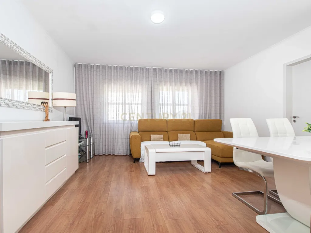 Apartamento T4 em Santa Clara - Lisboa - Image 7