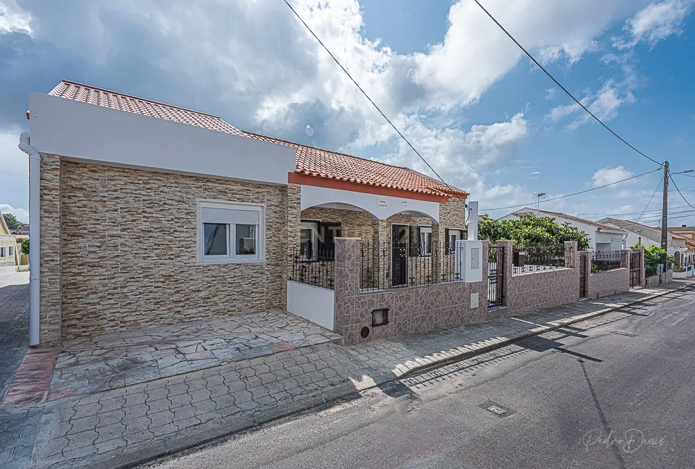 Alojamento Estudantil LÁ-SALETTE ( quarto Melro Azul 11m2 ) - Image 12