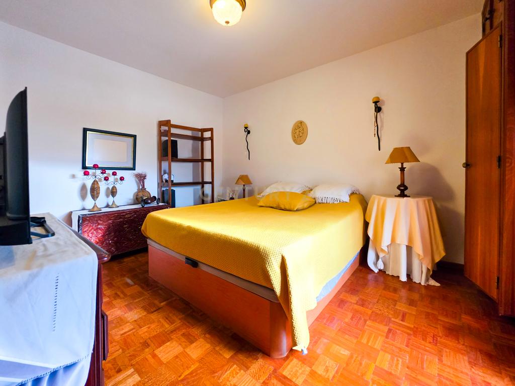 Apartamento T3 na Rua Afonso Castro, em Setúbal com Vista Panorâmica - Image 2