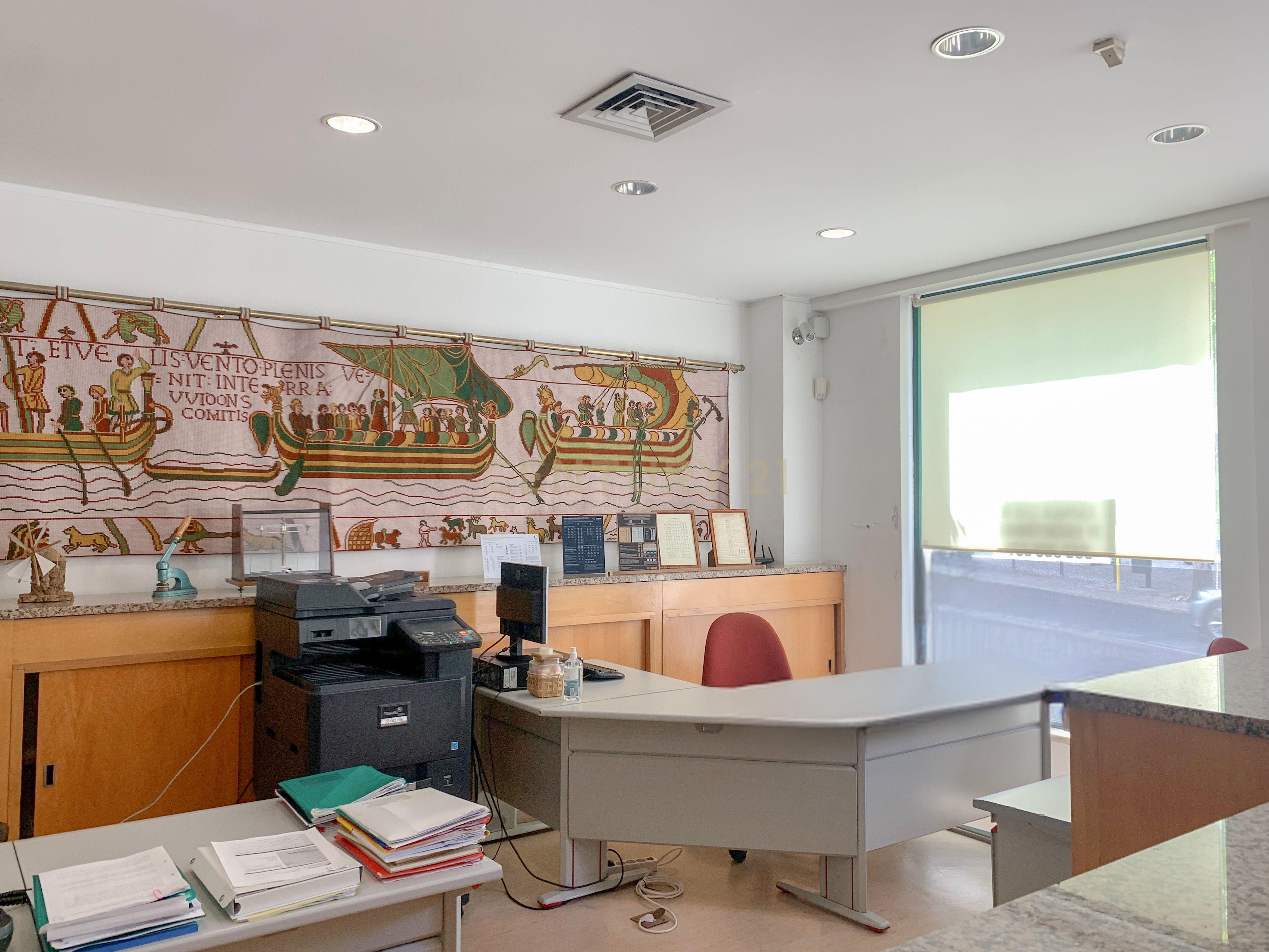 Fotografia 9 de Espaço comercial amplo e versátil com localização estratégica à venda em Setúbal