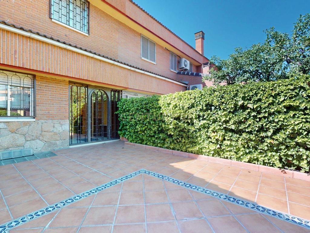Apartamento Espaçoso com Vista para a Cidade e Montanha em Madrid - Image 41