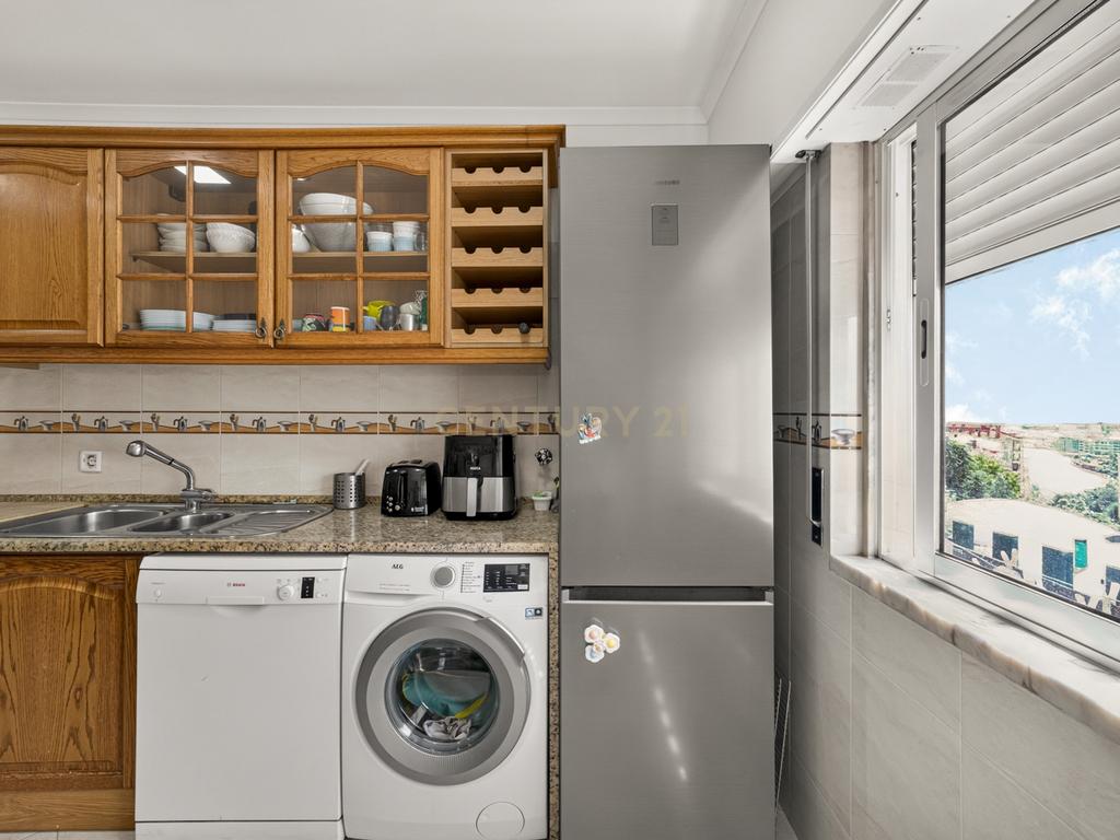 T3 Remodelado em Belas| O equilíbrio perfeito entre conforto, tranquilidade e localização - Image 11