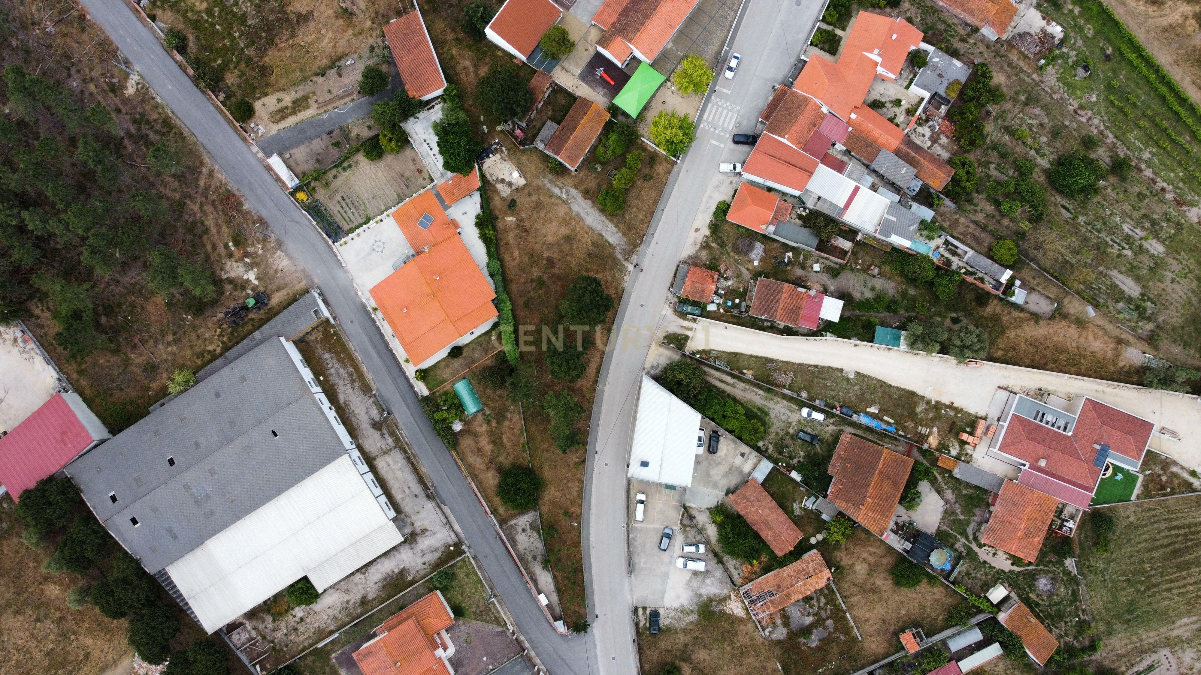 Fotografia 3 de Terreno com Viabilidade de Construção no Centro de Alpedriz – 1.200 m² e 60m de Frente