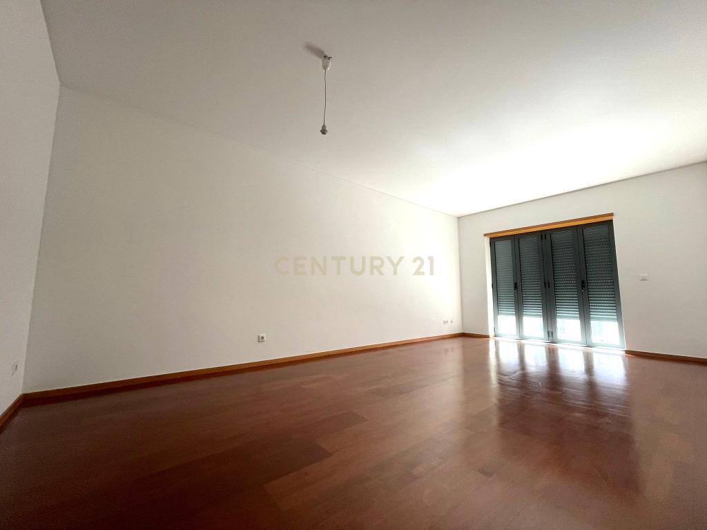 T2 no Empreendimento da Quinta da Seara - Image 4