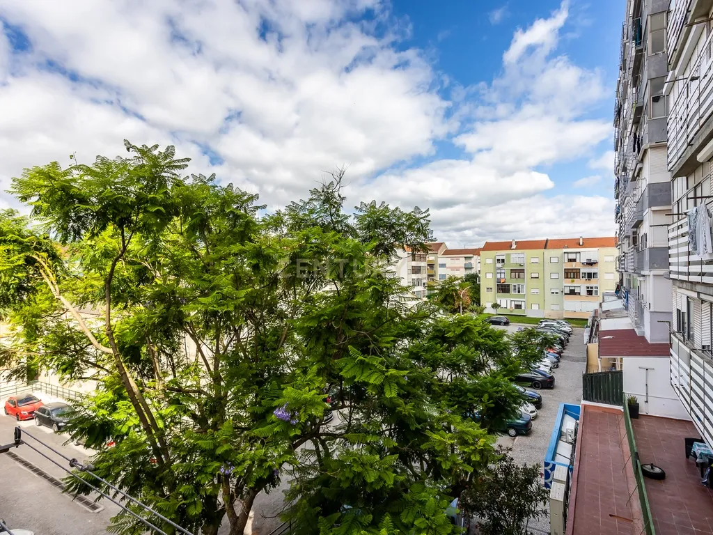 Apartamento T3 remodelado no Barreiro - Image 28