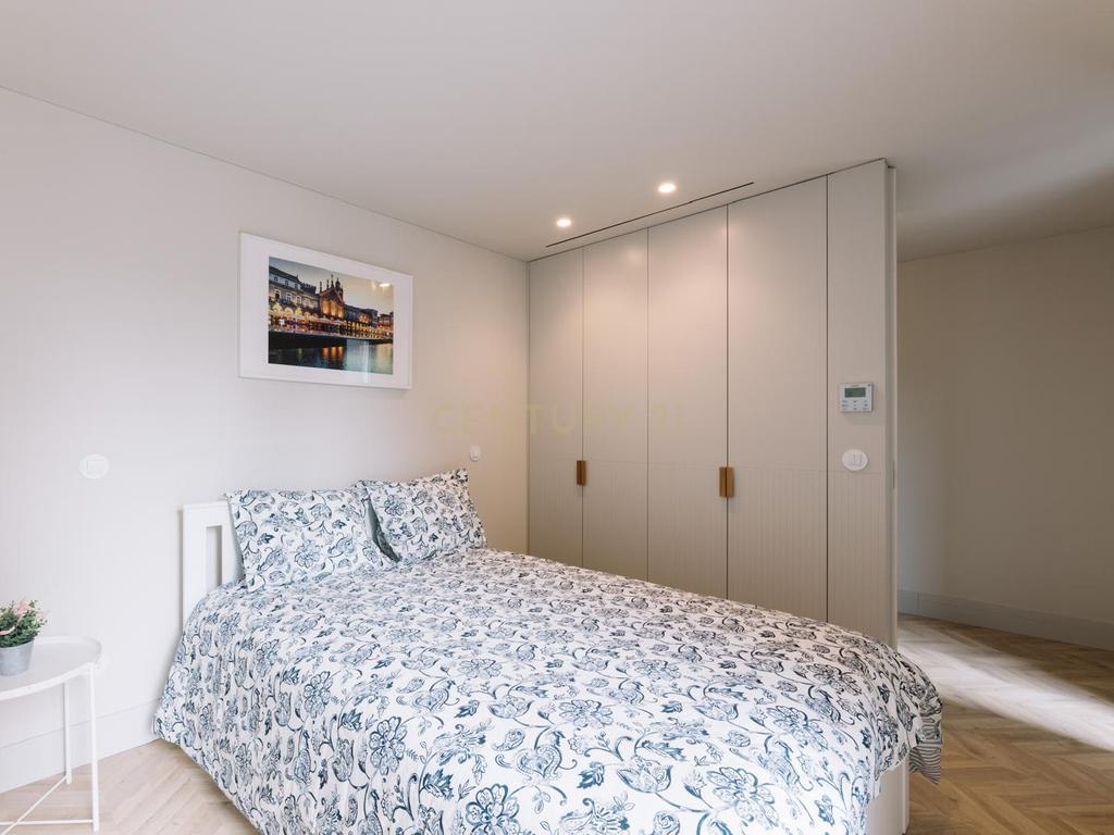  Apartamento T1 Mobilado e Equipado - Image 12