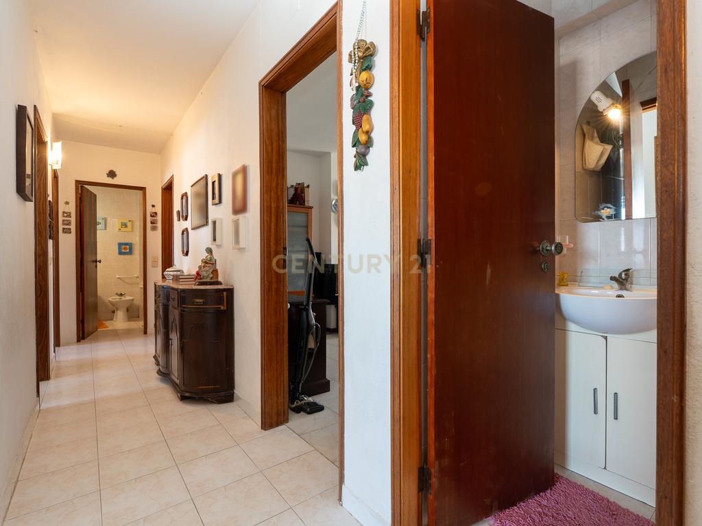 **Fantástico apartamento T4 com arrecadação*** - Image 5