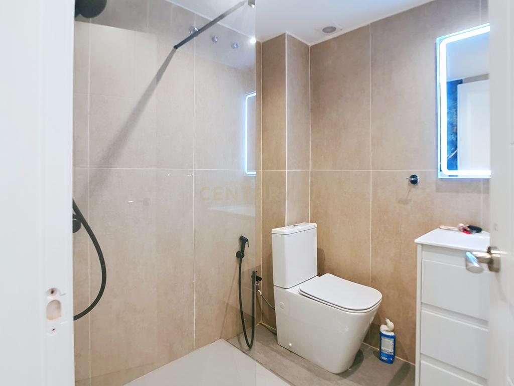 Luxuosa Moradia em Málaga com Terraço e Acessibilidade - Image 5