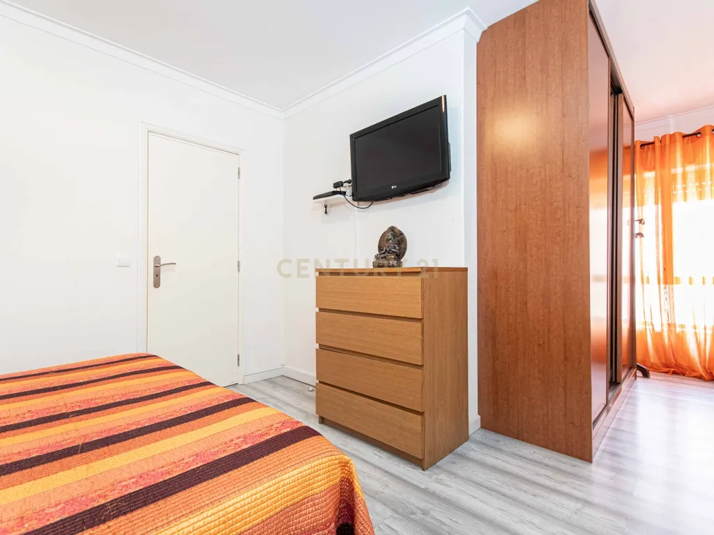 Apartamento T2 Remodelado (Agualva/Cacém) - Image 8