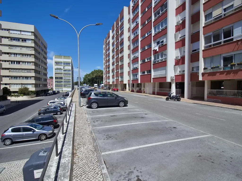 Apartamento T2 na Quinta do Marquês, Oeiras - Image 1