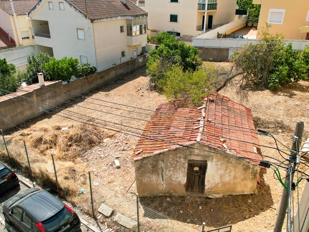 **ESPECTACULAR TERRENO EM LOURES** - Image 4