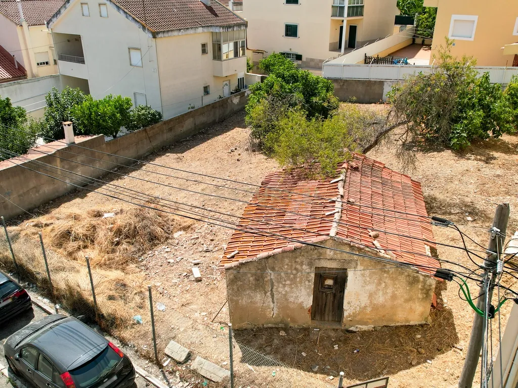 **ESPECTACULAR TERRENO EM LOURES** - Image 4
