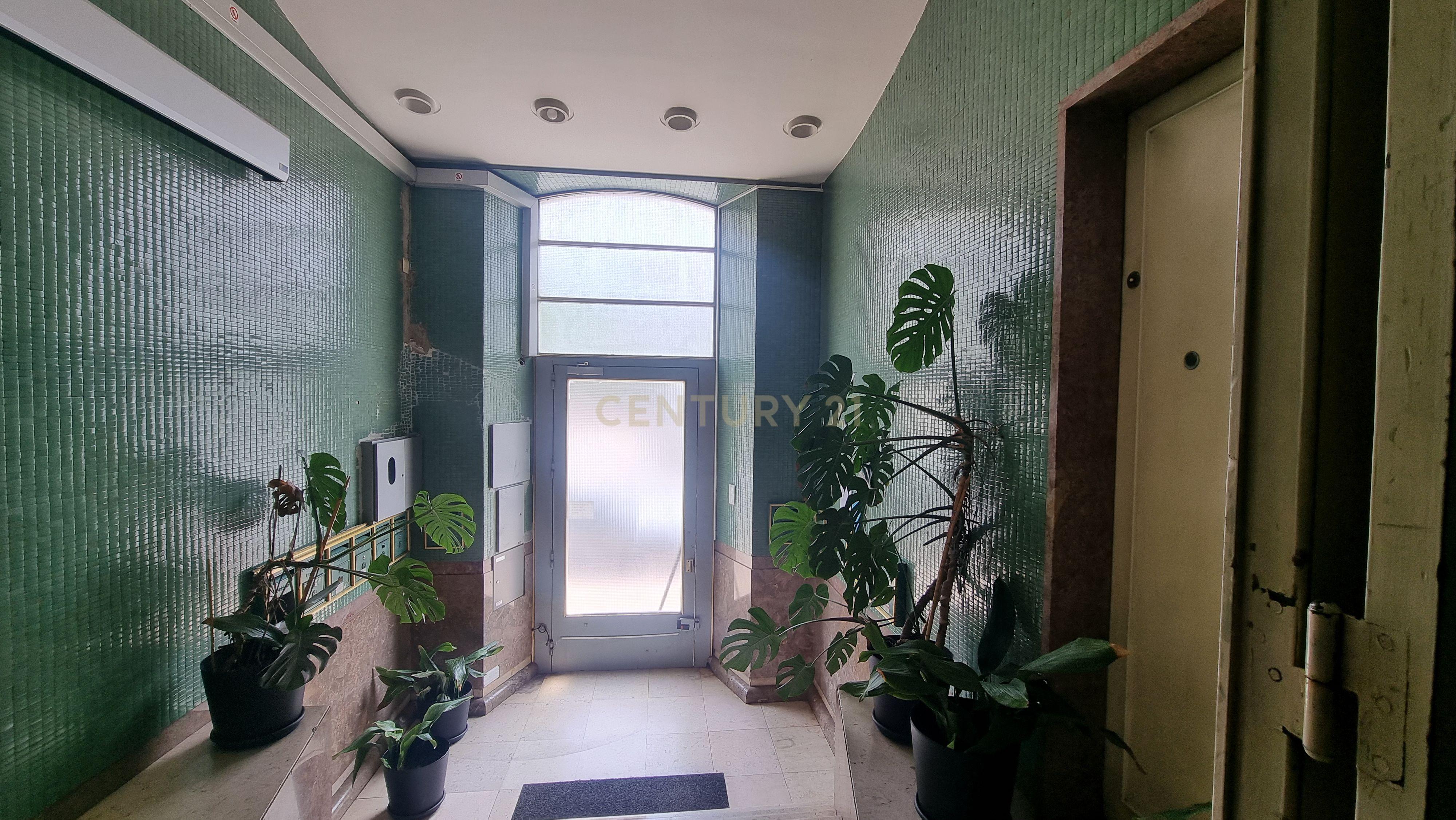 Apartamento Pombalino de Charme com 8 Assoalhadas – Av. Almirante Reis, Lisboa - Image 38