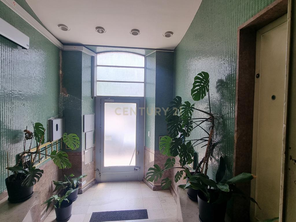 Apartamento Pombalino de Charme com 8 Assoalhadas – Av. Almirante Reis, Lisboa - Image 36