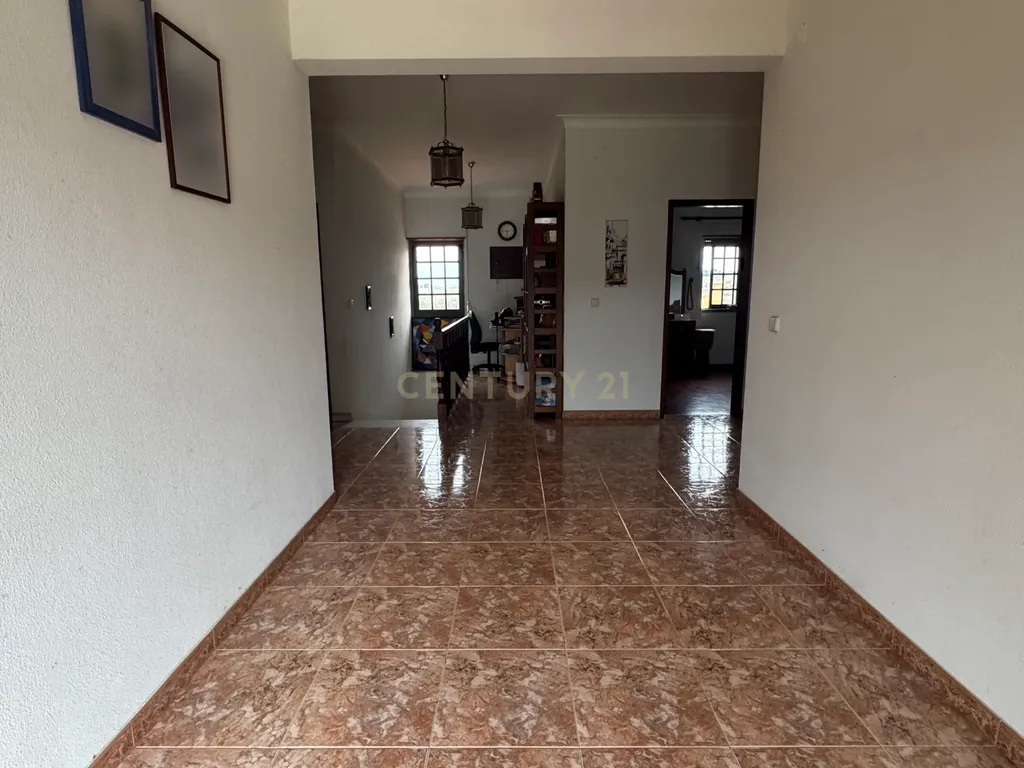 Espetacular Moradia T4 com Jardim e Vista Campestre em Alenquer - Image 31