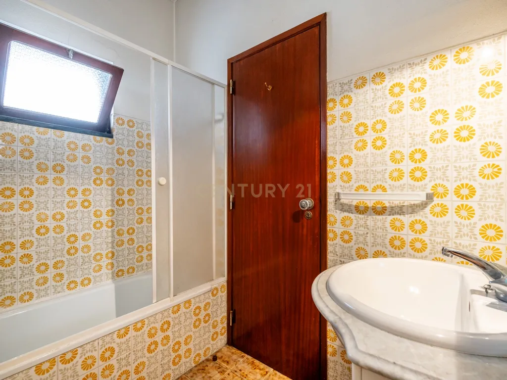 Moradia com 3 Quartos, Quintal e Terraço – Excelente Localização em Albufeira - Image 15