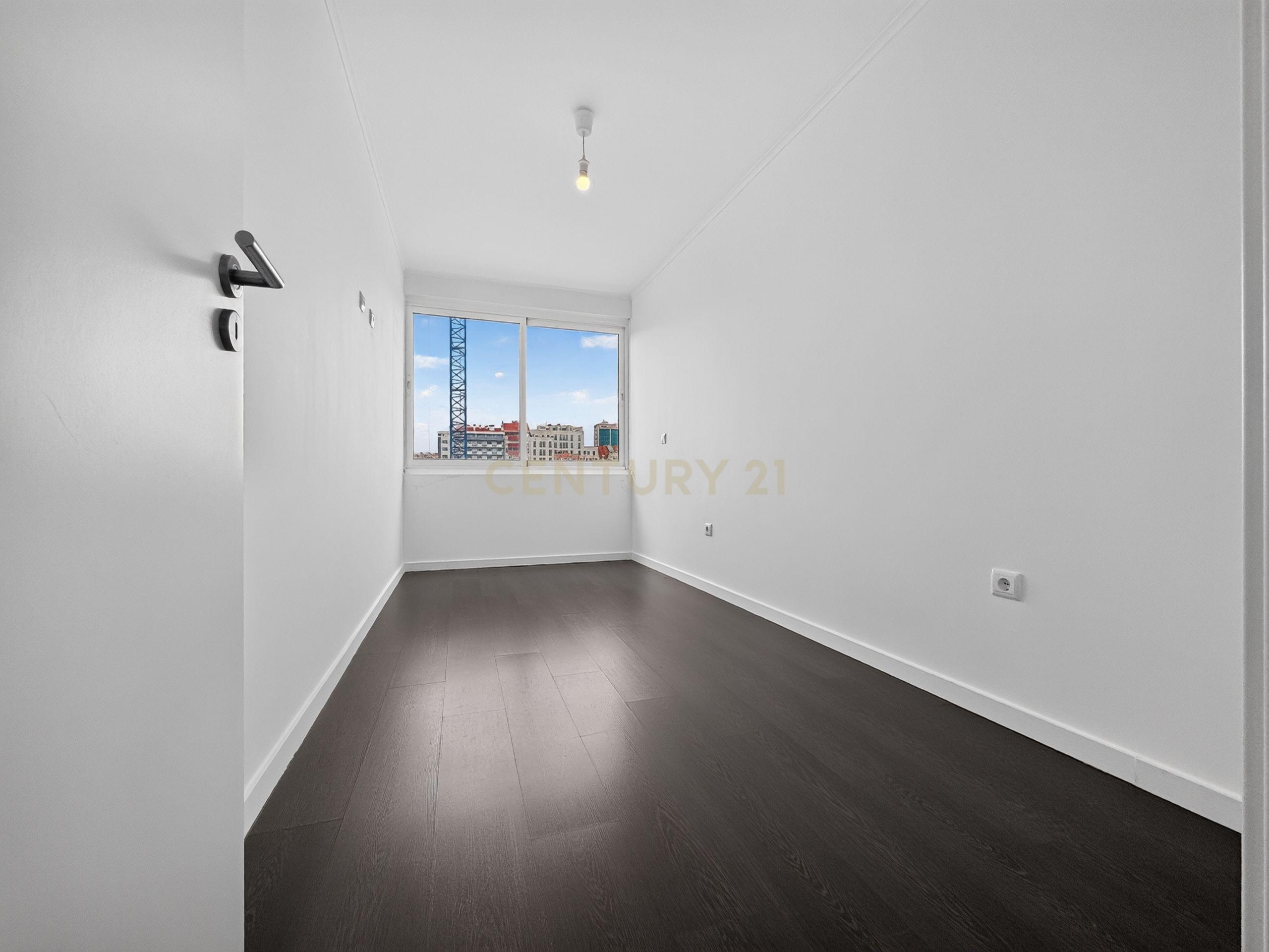 Fotografia 11 de T3 com Suite na Av. 5 de Outubro | Entrecampos
