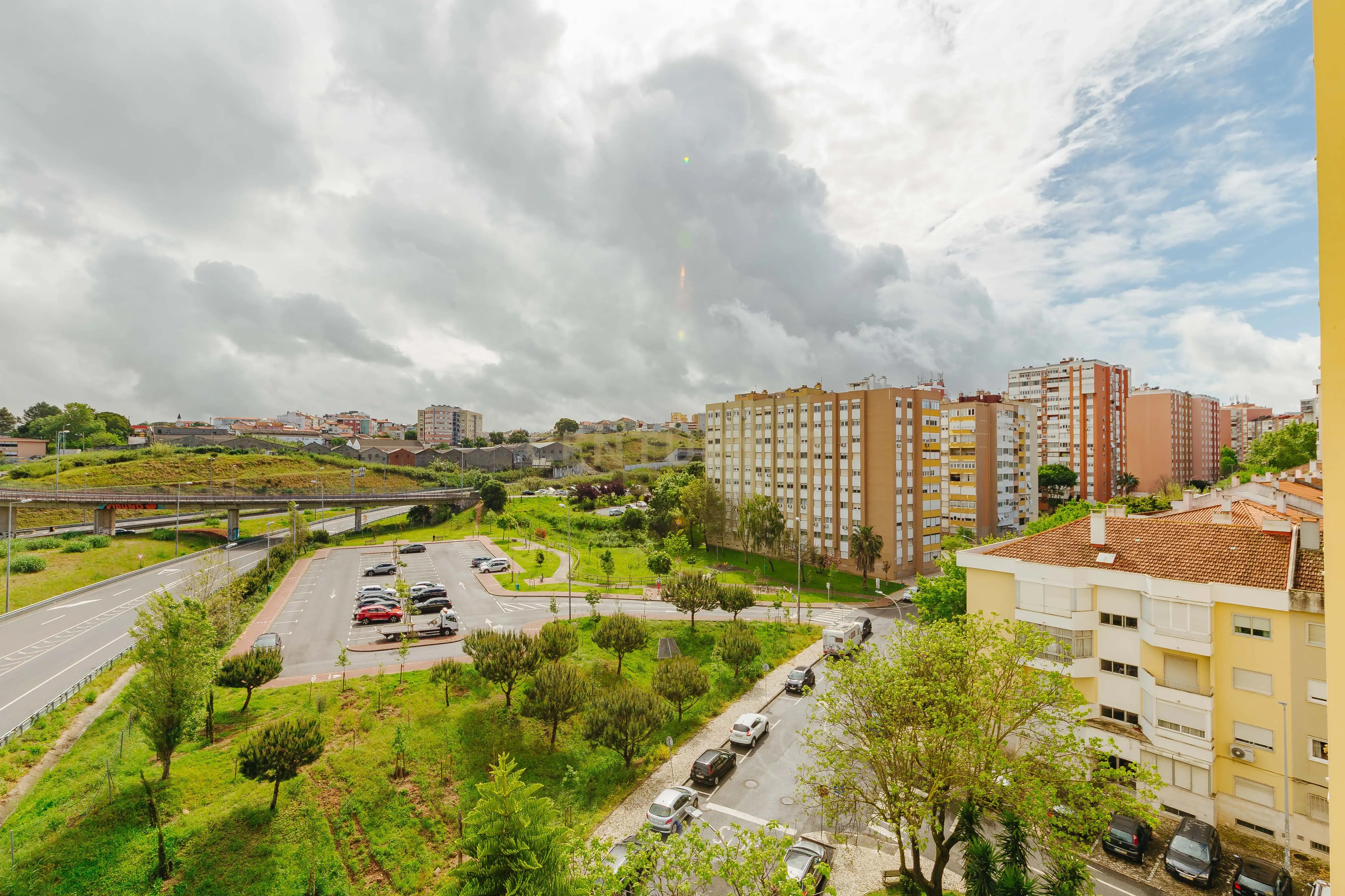 Apartamento T3 com 119 m² em Alfornelos – Remodelado, 2 WC, facilidade de estacionamento e proximidade à estação do Metro - Image 23