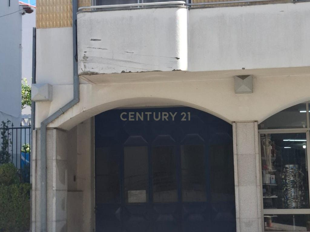 Arrenda-se Cave com 515m² e rampa de acesso – ideal para oficinas ou negócios – Portalegre - Image 2