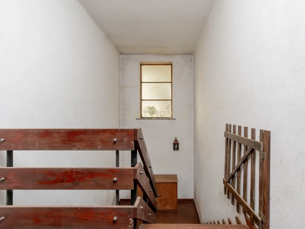 T6+1 em 1066 m2 de tranquilidade, para remodelar ou investir - Image 13