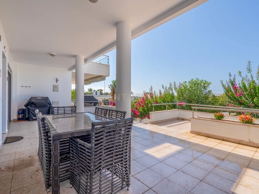 Apartamento Duplex em condomínio privado com piscina, e grande zona verde. - Image 2