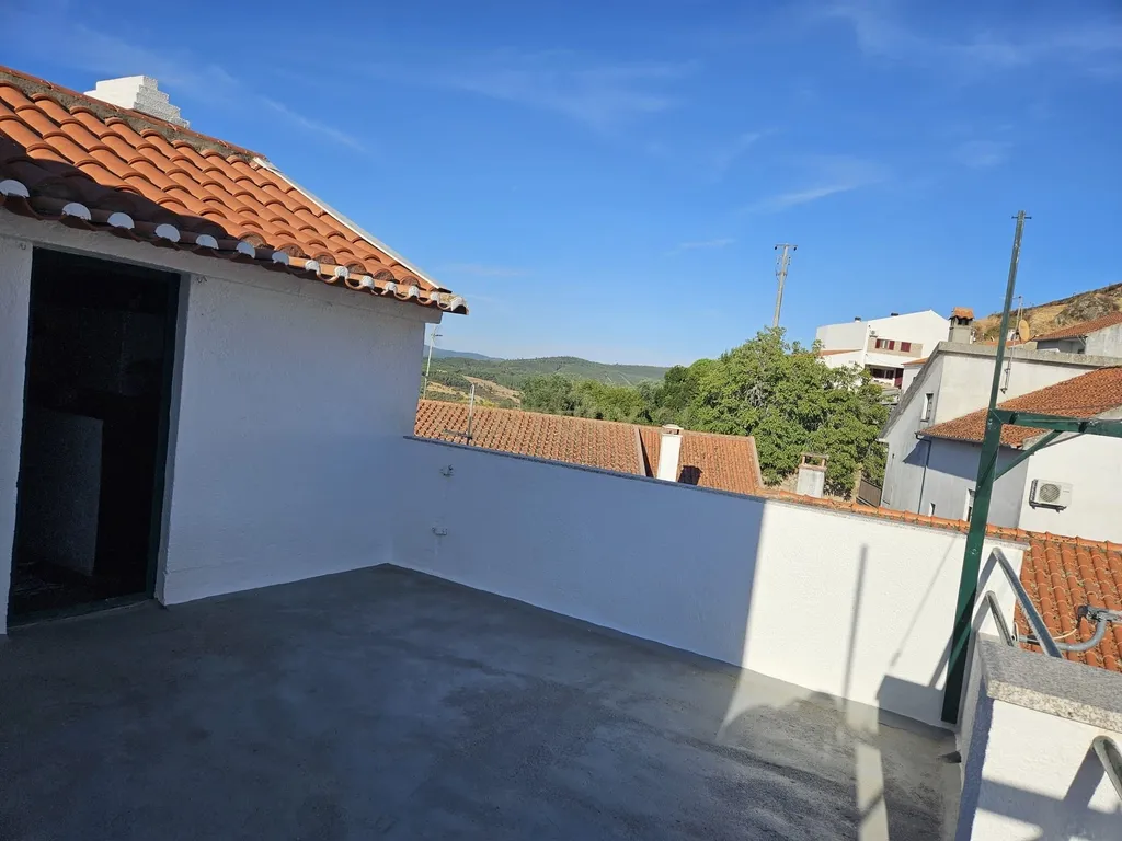 Casa Renovada em Penamacor com Vista Panorâmica - Image 17