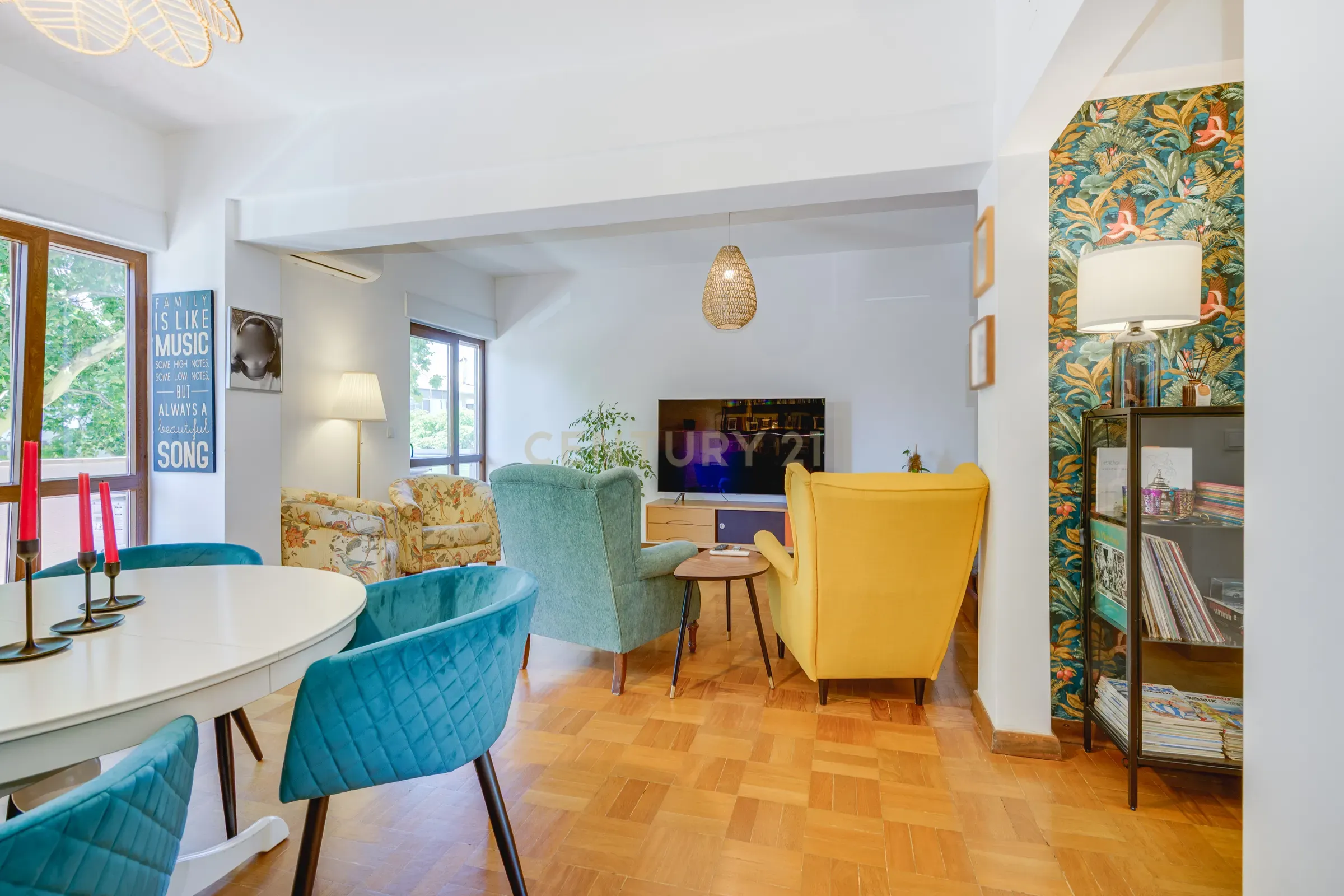 Fotografia 9 de Apartamento T3 | São João do Estoril | 2º Andar | Renovado | 120m² | 2 min Praia | Comboio à Porta