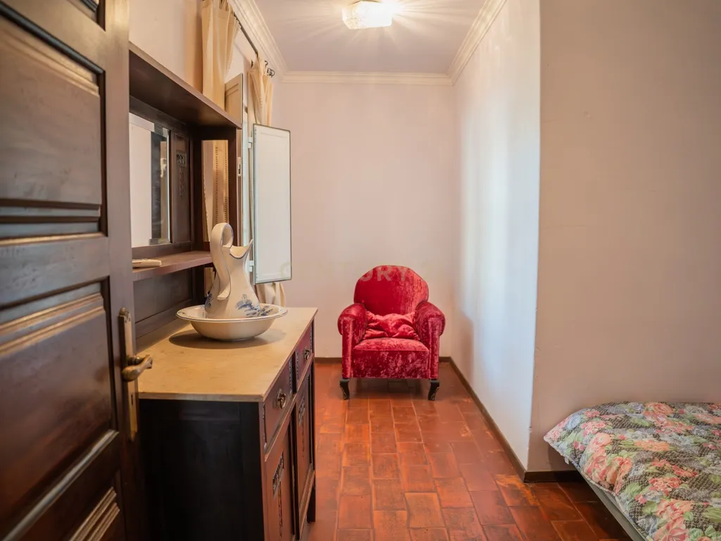 Moradia de charme T5 com Garagem e Terreno em Abrunheira, Sintra - Image 23