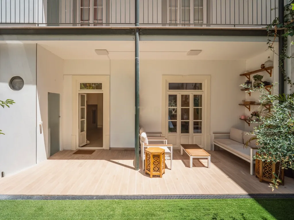 Apartamento Encantador com Jardim Privativo — Santo António, Lisboa - Image 1