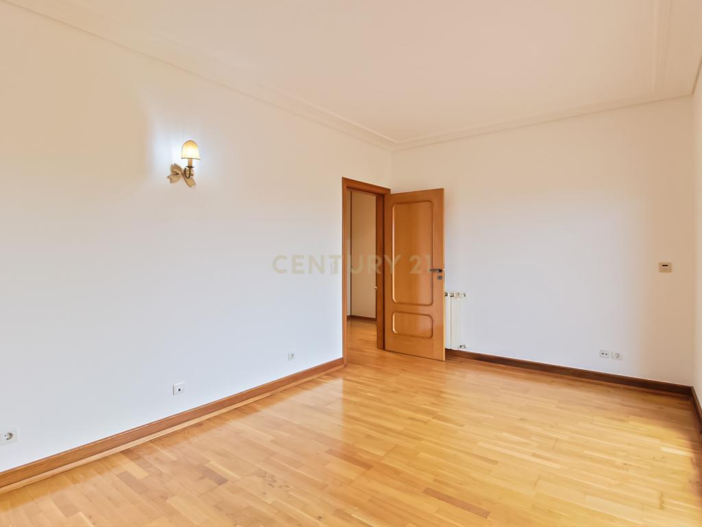 Apartamento T3 - Condominio Real Forte - SACAVÉM - Image 18