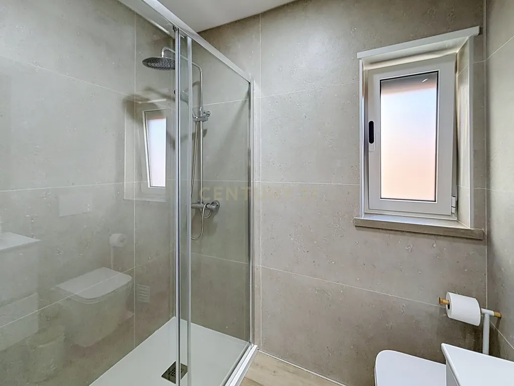 Apartamento T2 Novo - Arrendamento no Centro da Nazaré - Image 16