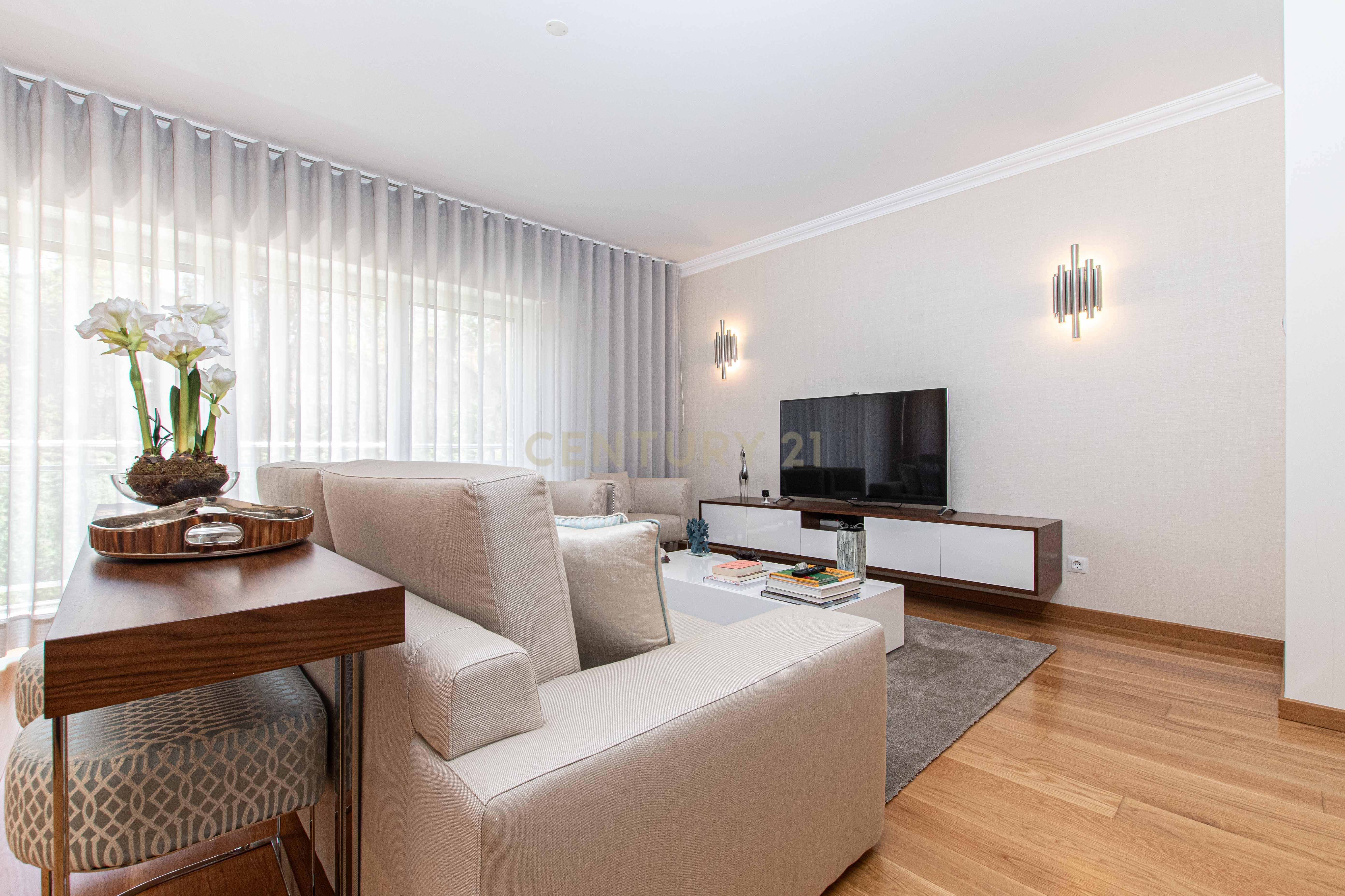 Fotografia 6 de Apartamento T3 no Areeiro – Elegância, Conforto e Localização Privilegiada