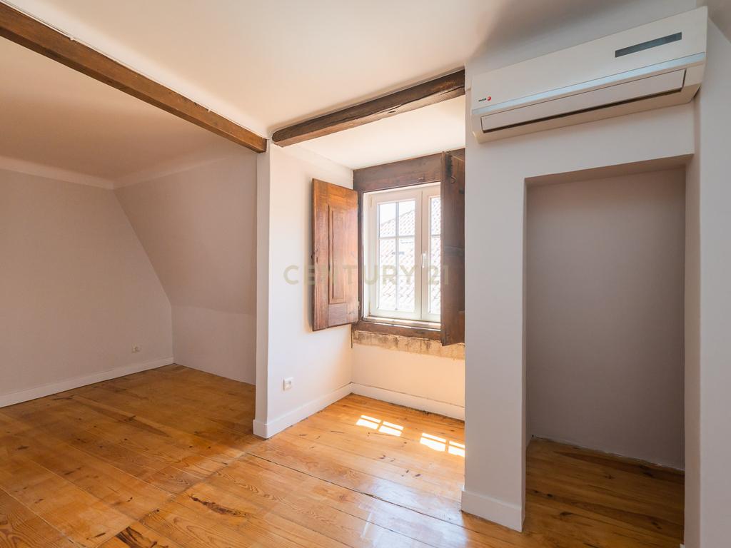 Excelente Apartamento T2 | Janelas Verdes - Image 30