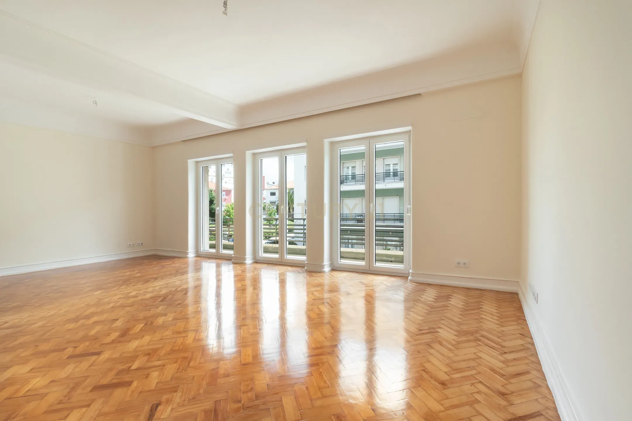 Apartamento T3 renovado no Bairro de São Miguel, Alvalade. Para Arrendar! - Vista 2
