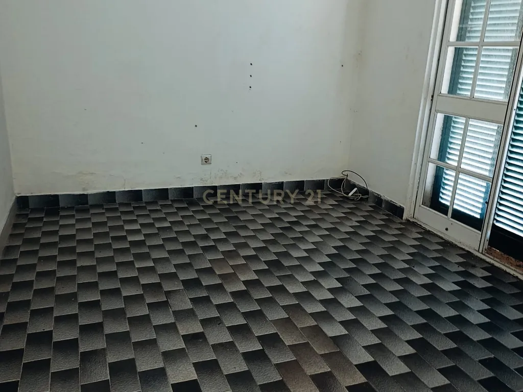 Quinta 8000m2 com 4 Moradias T2 e T3 - Image 26