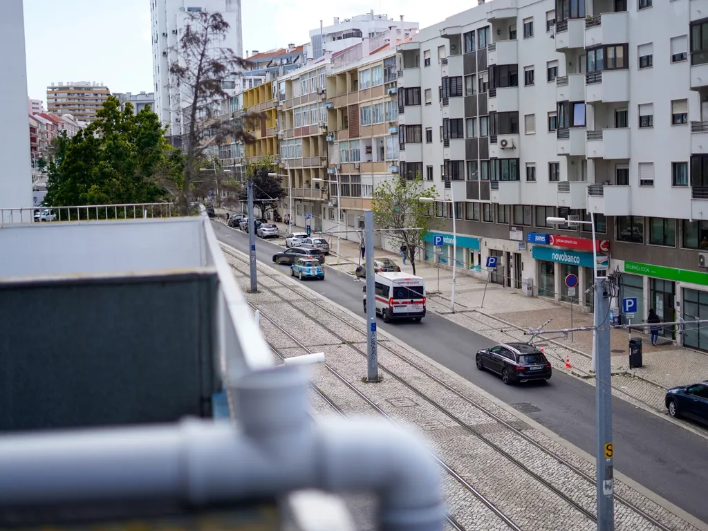Apartamento T4 com Terraço de 60m² em Cacilhas/Almada - Image 4
