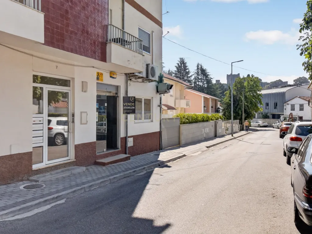 Loja equipada no Centro de Bragança - Image 14