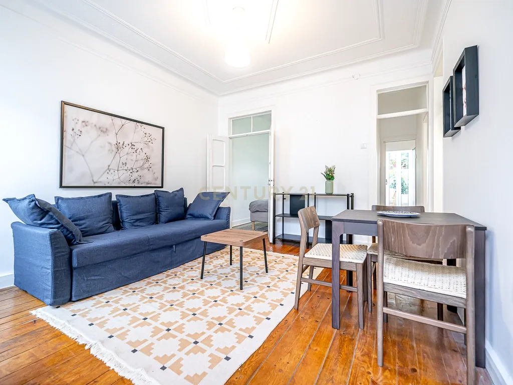 Apartamento T2 para Arrendamento – Rua São João da Mata, Lisboa - Image 5