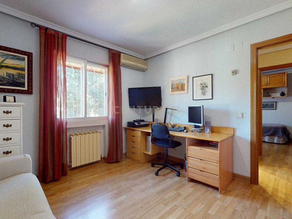 Apartamento Espaçoso com Vista para a Cidade e Montanha em Madrid - Image 31