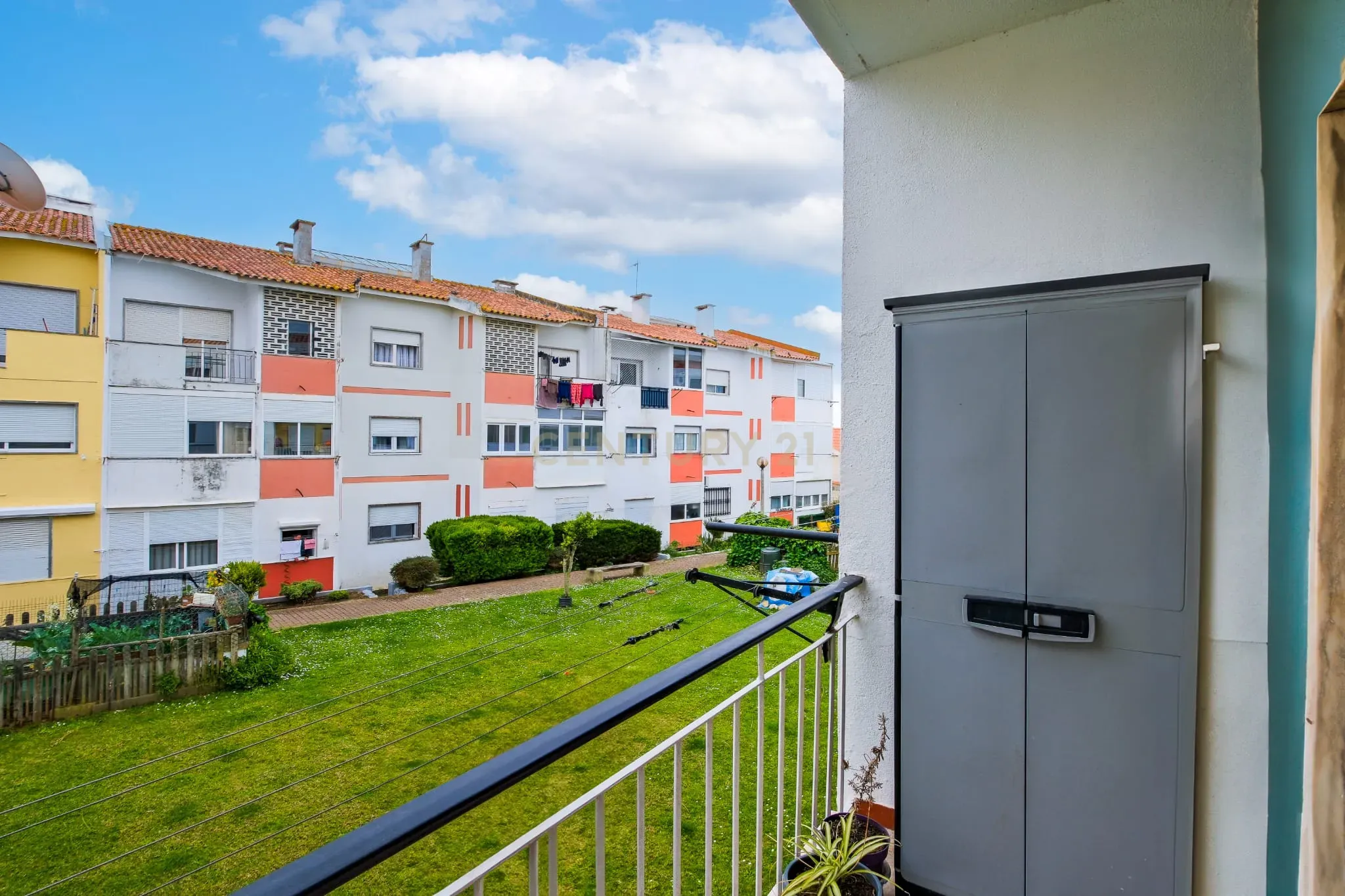 Apartamento T2 Remodelado em Tires - Image 23