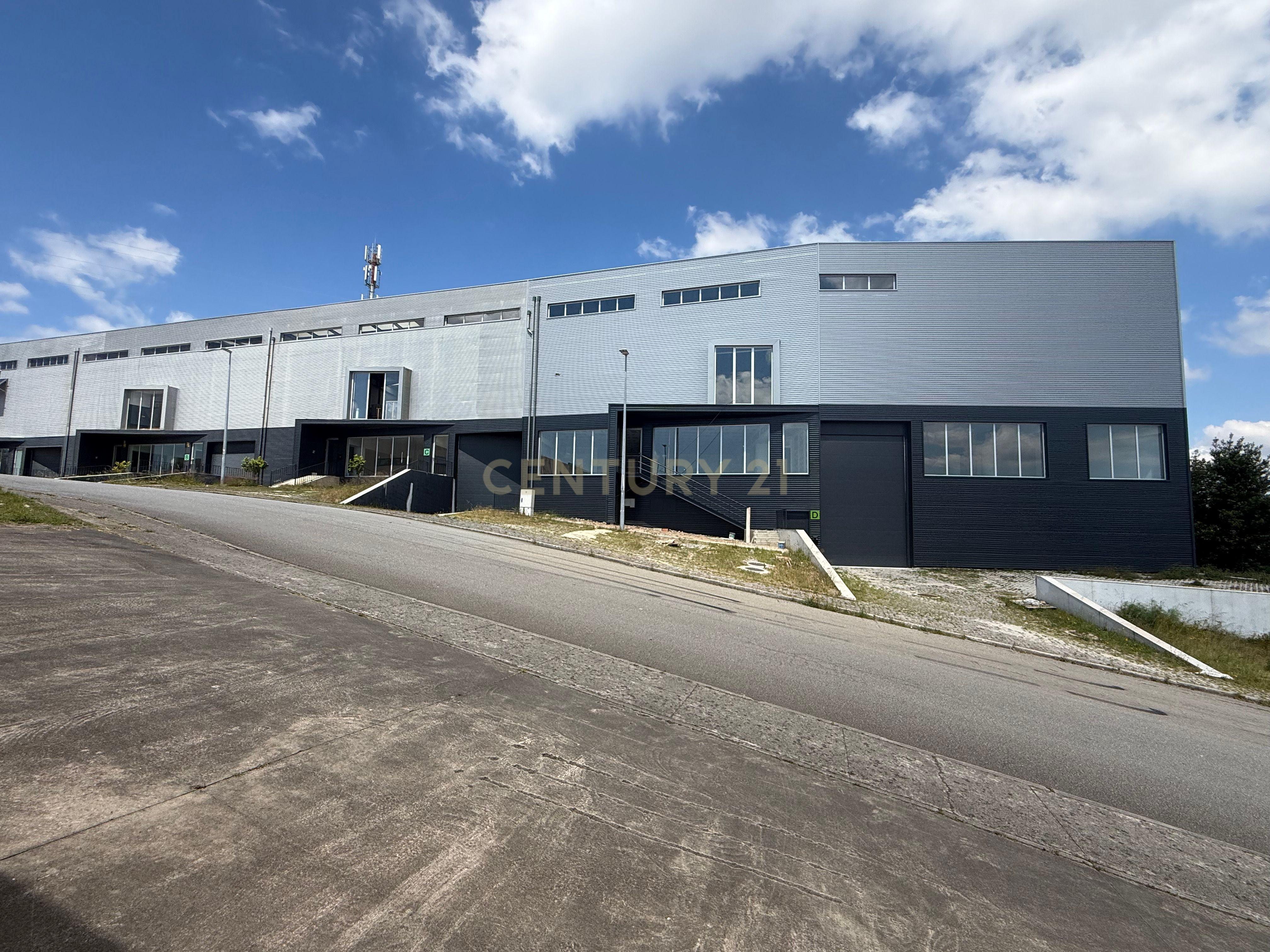 Fotografia 3 de ARMAZÉM INDUSTRIAL | SANTO TIRSO | INVESTIMENTO / LOGÍSTICA / COMÉRCIO E INDÚSTRIA