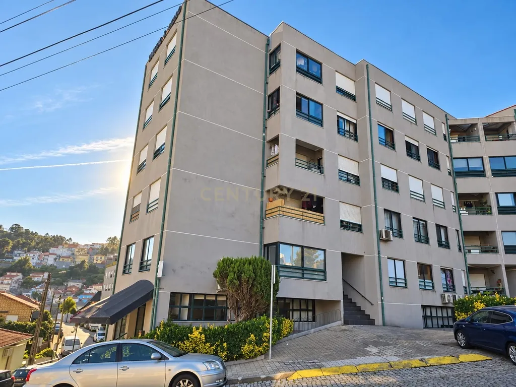 Apartamento T3+1 com área útil de 121,50 m² , varanda, lugar de garagem localizado em São Pedro da Cova, Gondomar. - Image 21