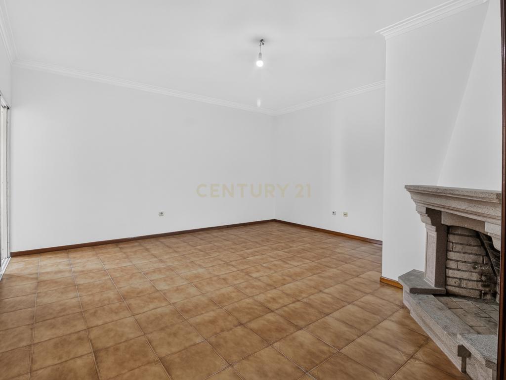 T3+1 com Garagem Fechada e Elevador | Lomar – Braga - Image 19